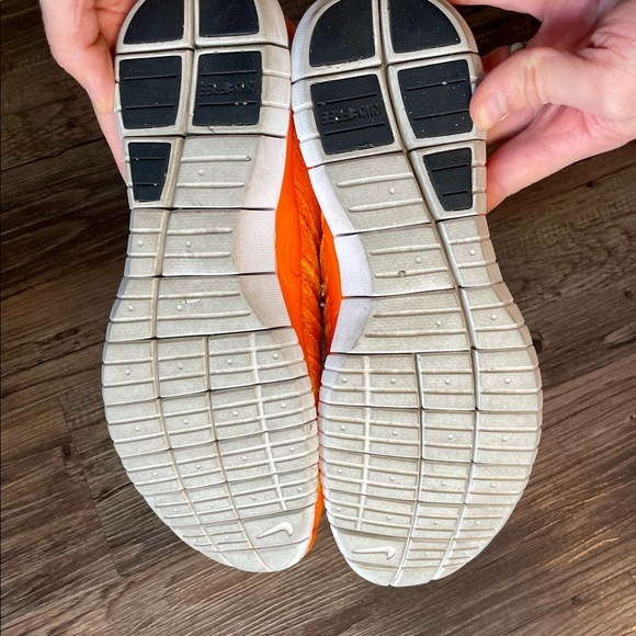 Men’s Size 9.5 Nike Free Flyknit Chukka Total Orange Volt - Picture 5 of 5